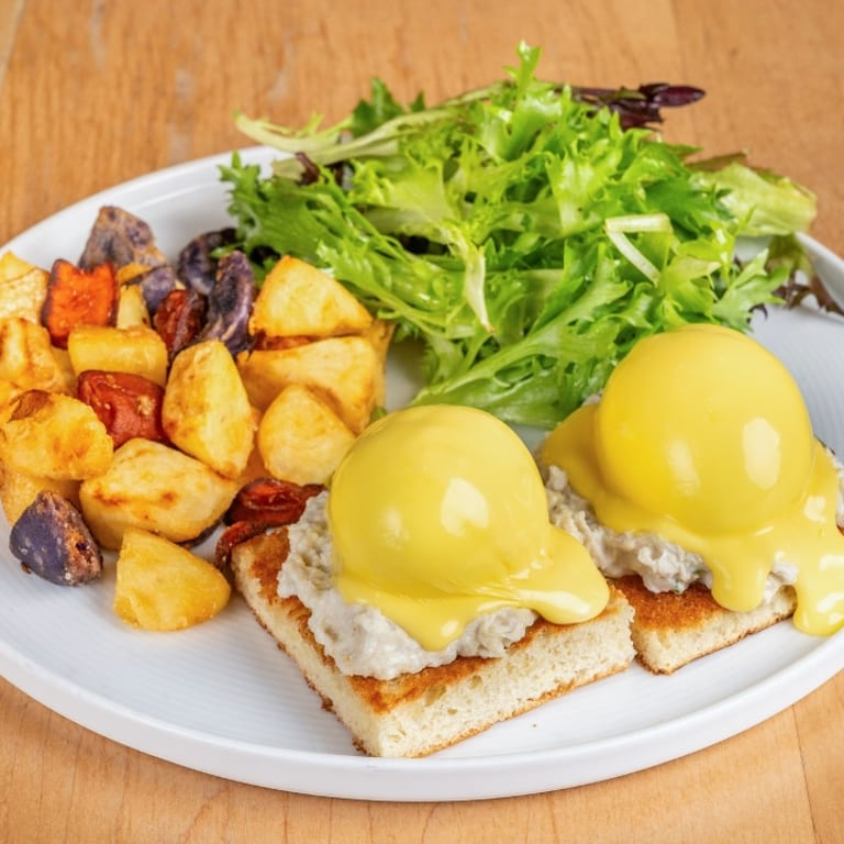Egg Benedict Delights: A Brunch Favorite